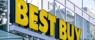 9ae37448317cbdc933943913f8a4074c - The stock of Best Buy falls as a result of hesitant consumers.