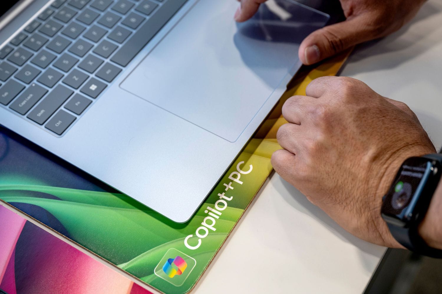 A shopper using a Samsung Galaxy Book4 Edge laptop at a Best Buy store in Union City, California