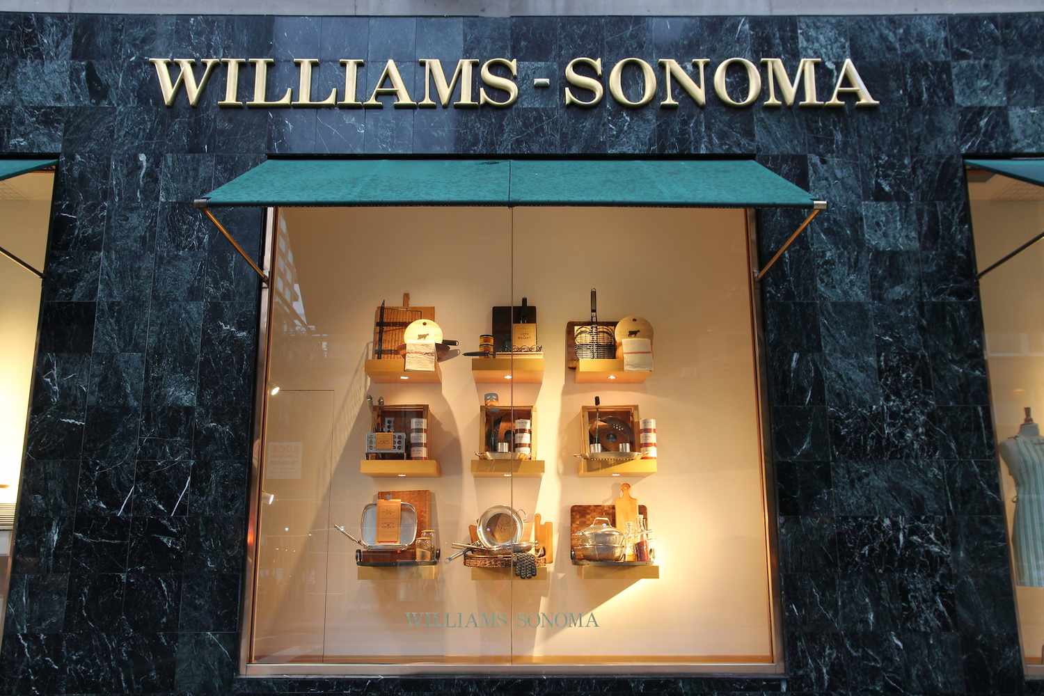 Williams Sonoma Storefront