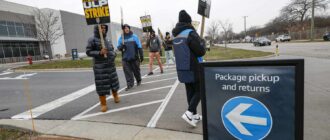 1d6a16c092ecdbb5e041cec172cd7b54 - Amazon Warehouse Workers and Drivers Strike During Holiday Rush