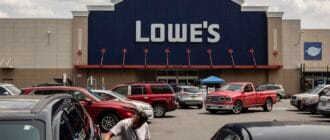 24260c091eccb3b0d850d1b5ed194201 - Lowe's says 2025 sales growth is likely as it lays out financial targets