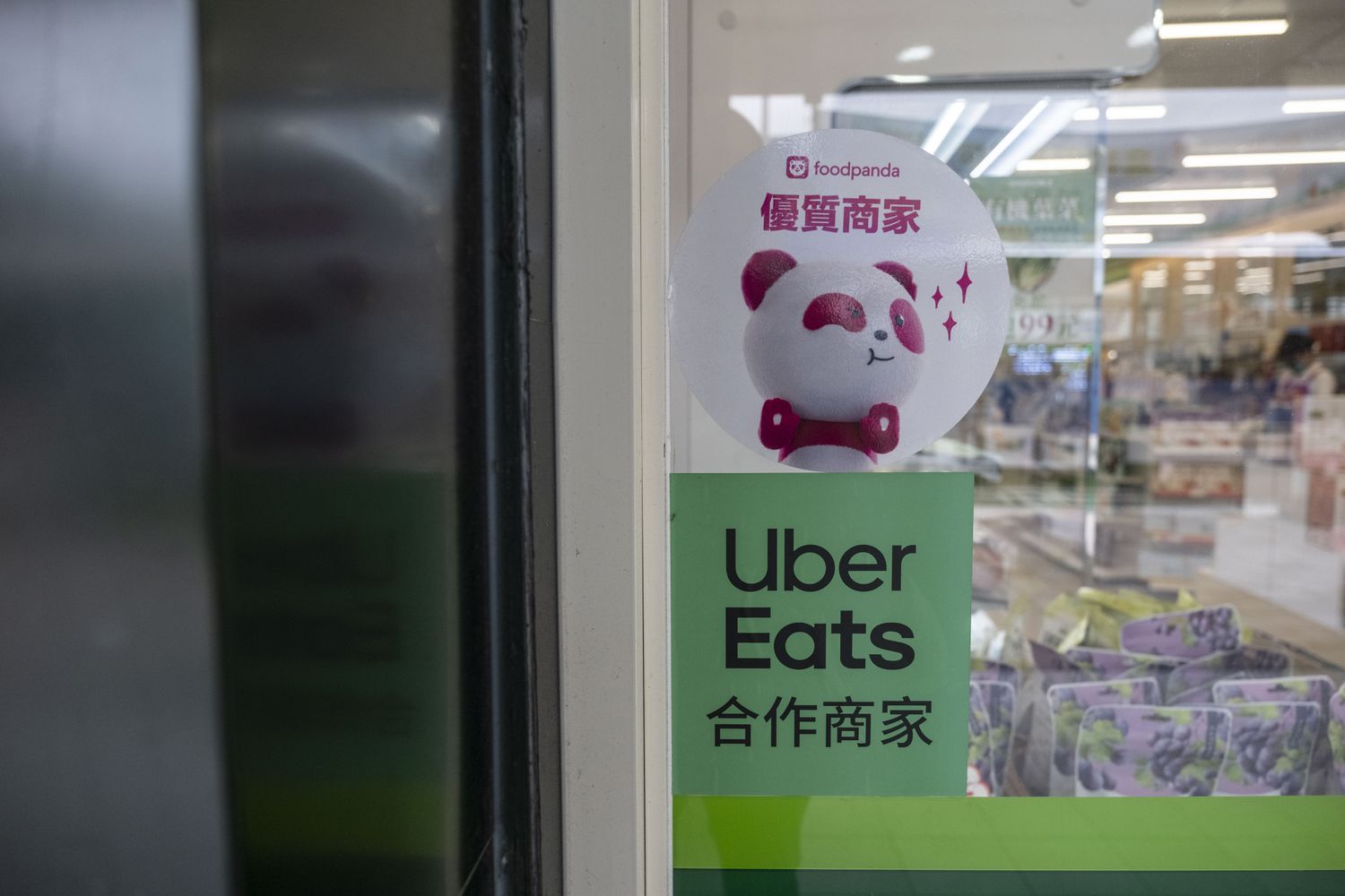 Foodpanda and UberEats signs in Taiwan