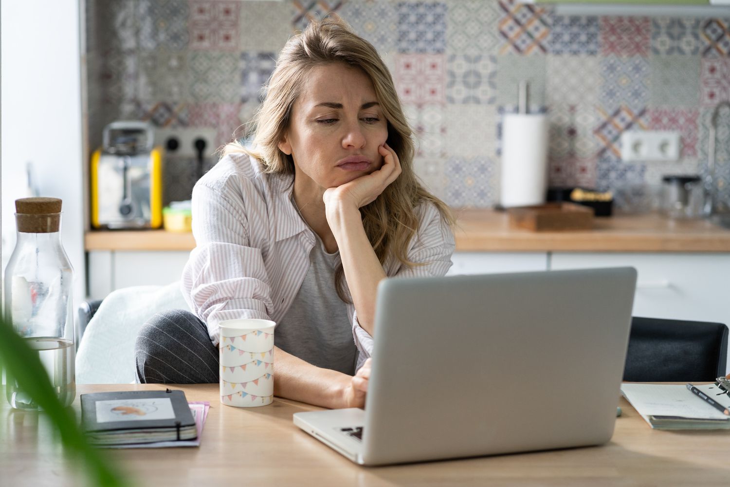 A woman looking a t the computer