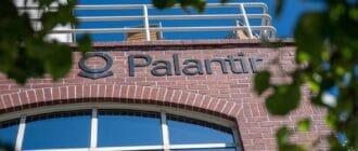 729dbb70f75e0167f7ea1836030ecc6f - S&P 500 Gains and Losses Today: Palantir Soars as Government Okays Cloud Products