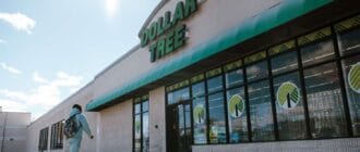 9776659bb8b3a047c0a5e934b27e525e - What's the reason why Dollar Tree has been successful with $7 goods